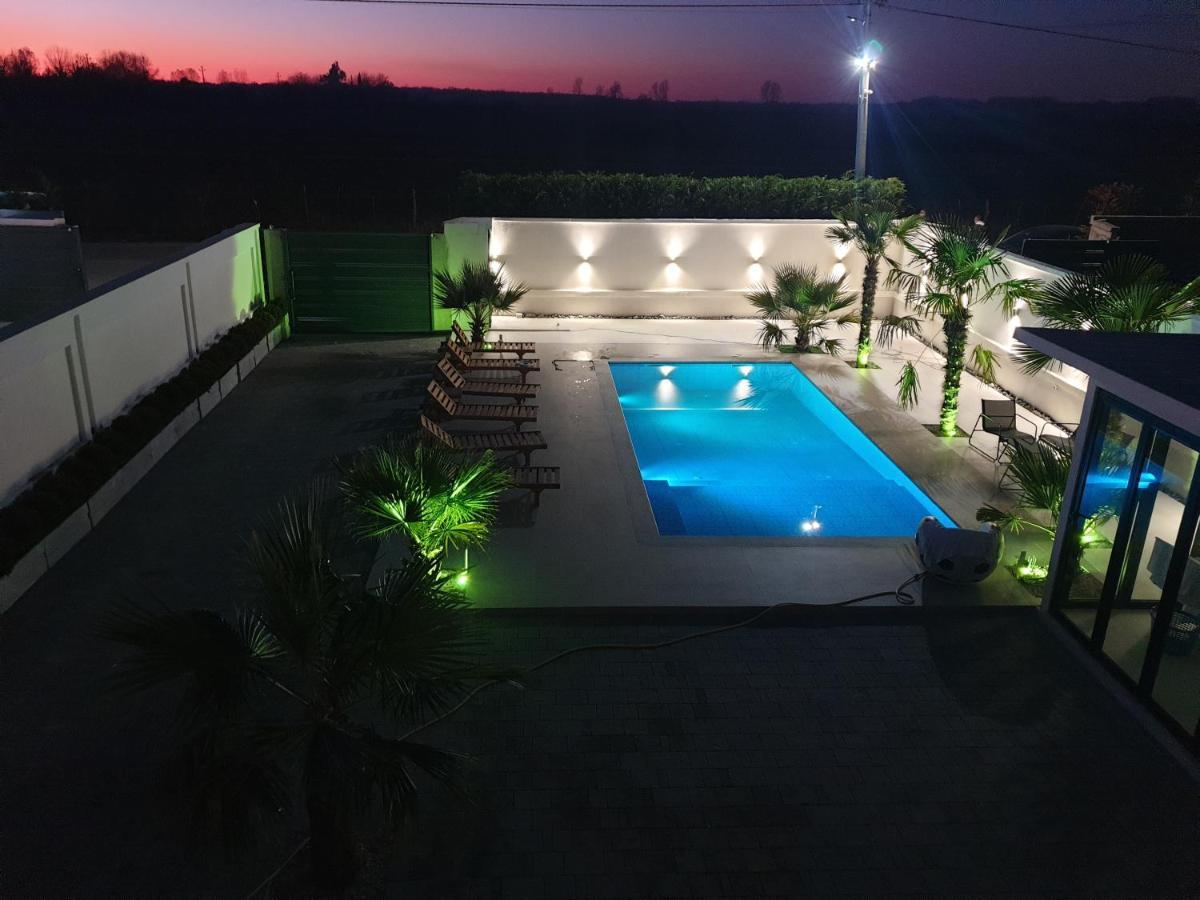Isea Wood Villa *