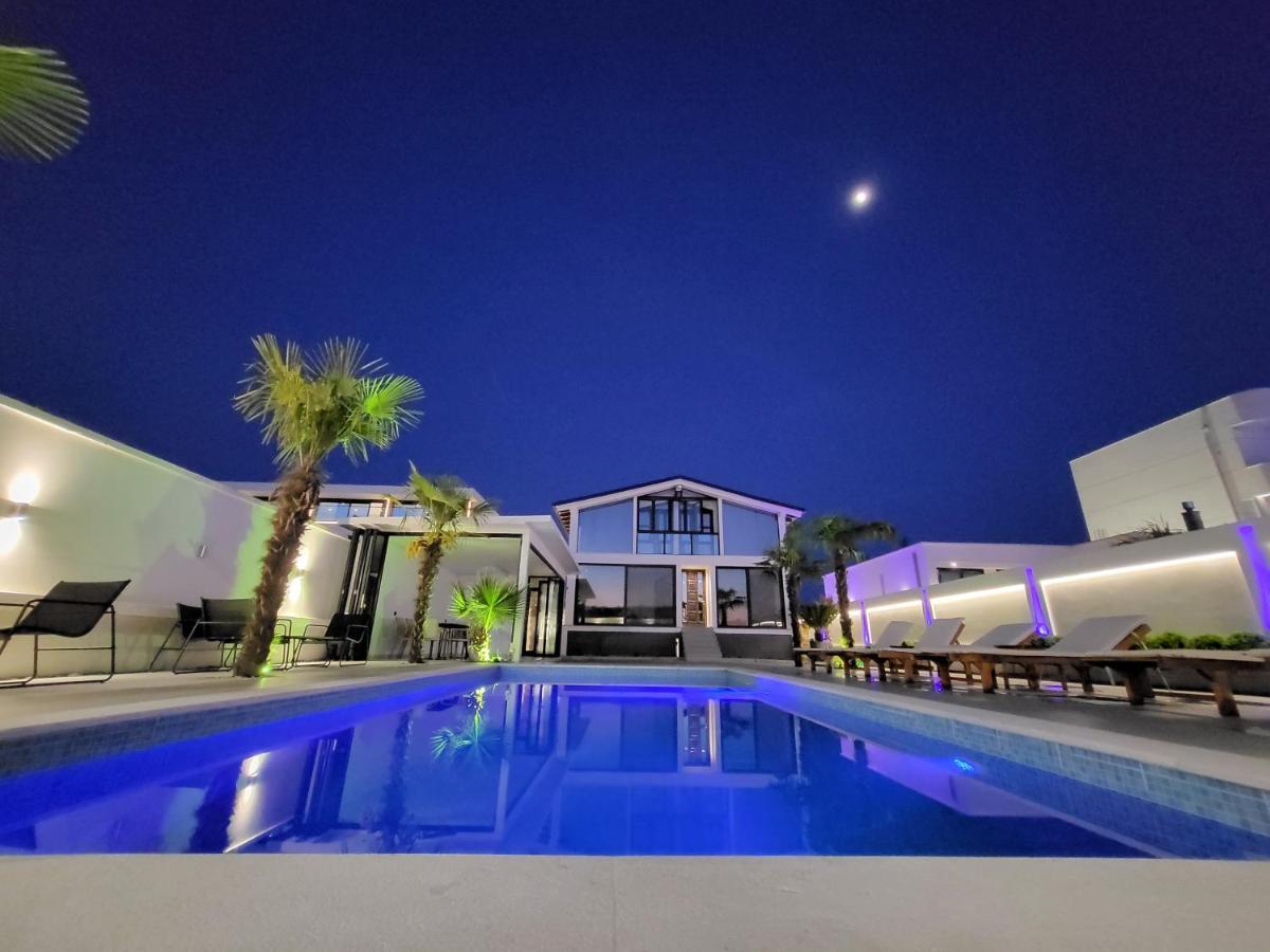 Isea Wood Villa *